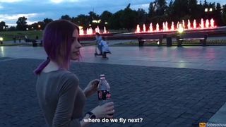 Студентка делает отсос на улице и проглатывает вязкую сперму
